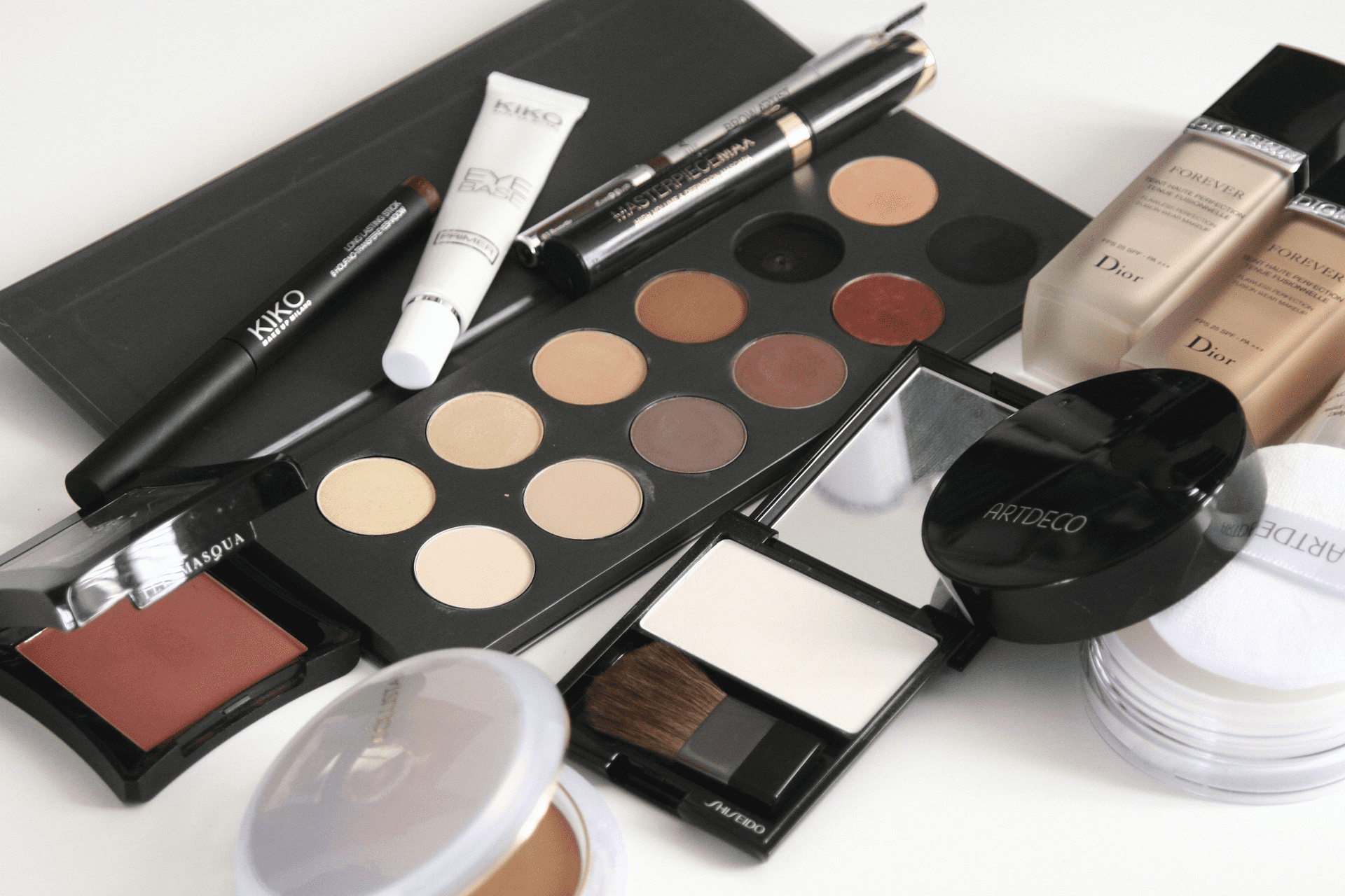 Christian Dior Foundation: Guides for the Natural Beauty Look